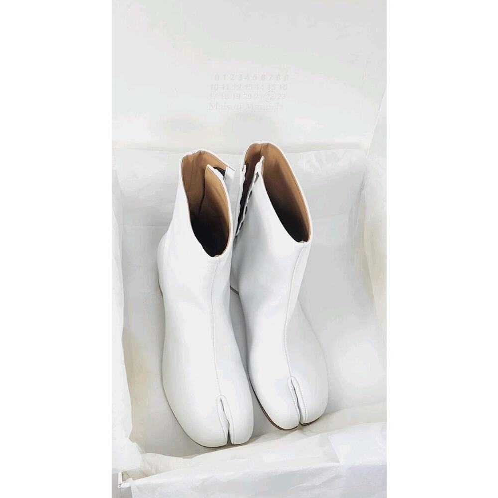 $980 Authentic  MAISON MARGIELA Leather Ankle Boots US5 EU35 Tabi Made in Italy.